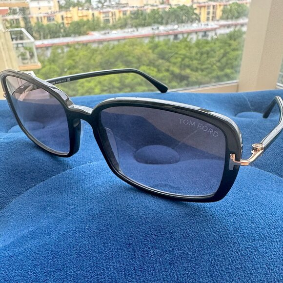 Tom Ford TF923/S 01B Bonham Black Grey Gradient Sunglasses - Picture 6 of 15